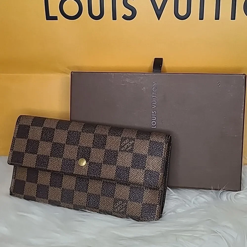💯 Authentic Louis vuitton DE Long Wallet 🍀